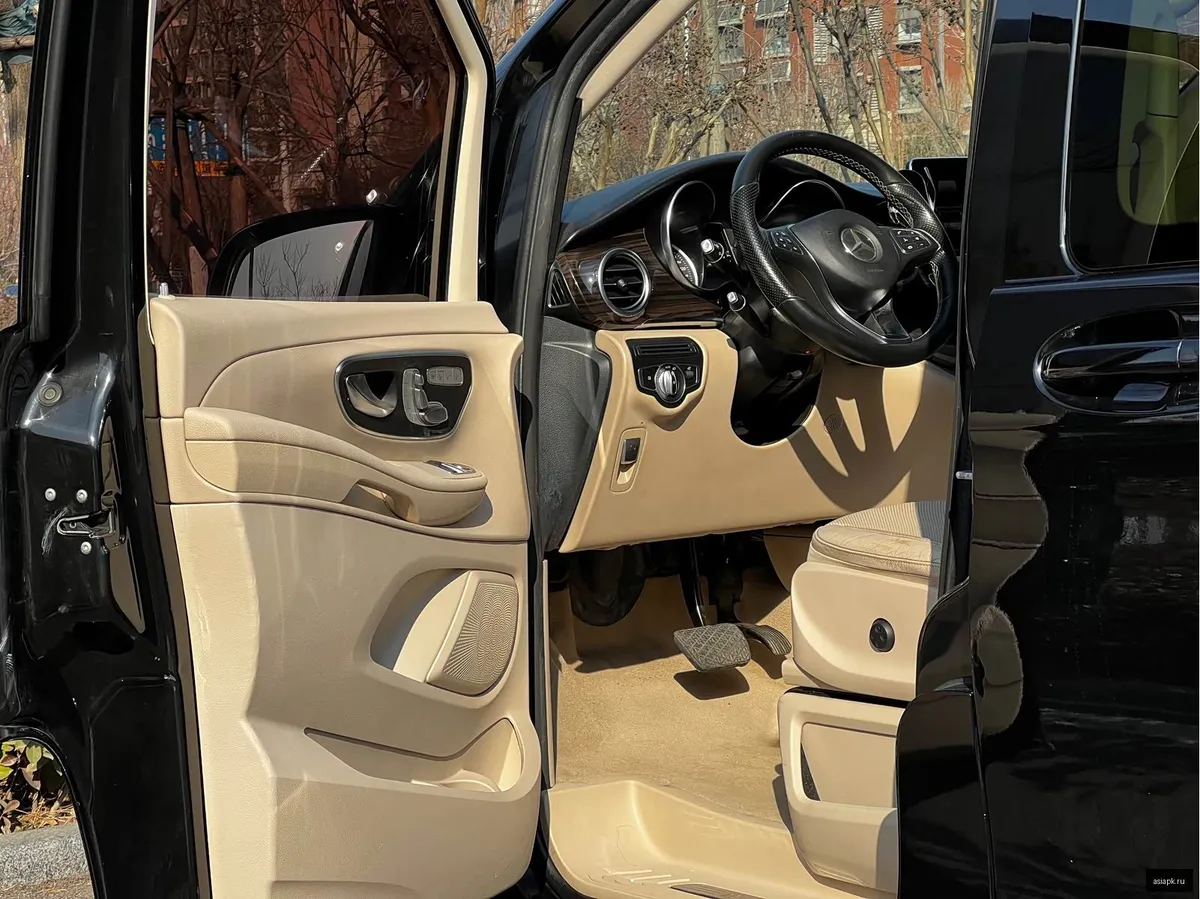 Mercedes-Benz V-Class 4