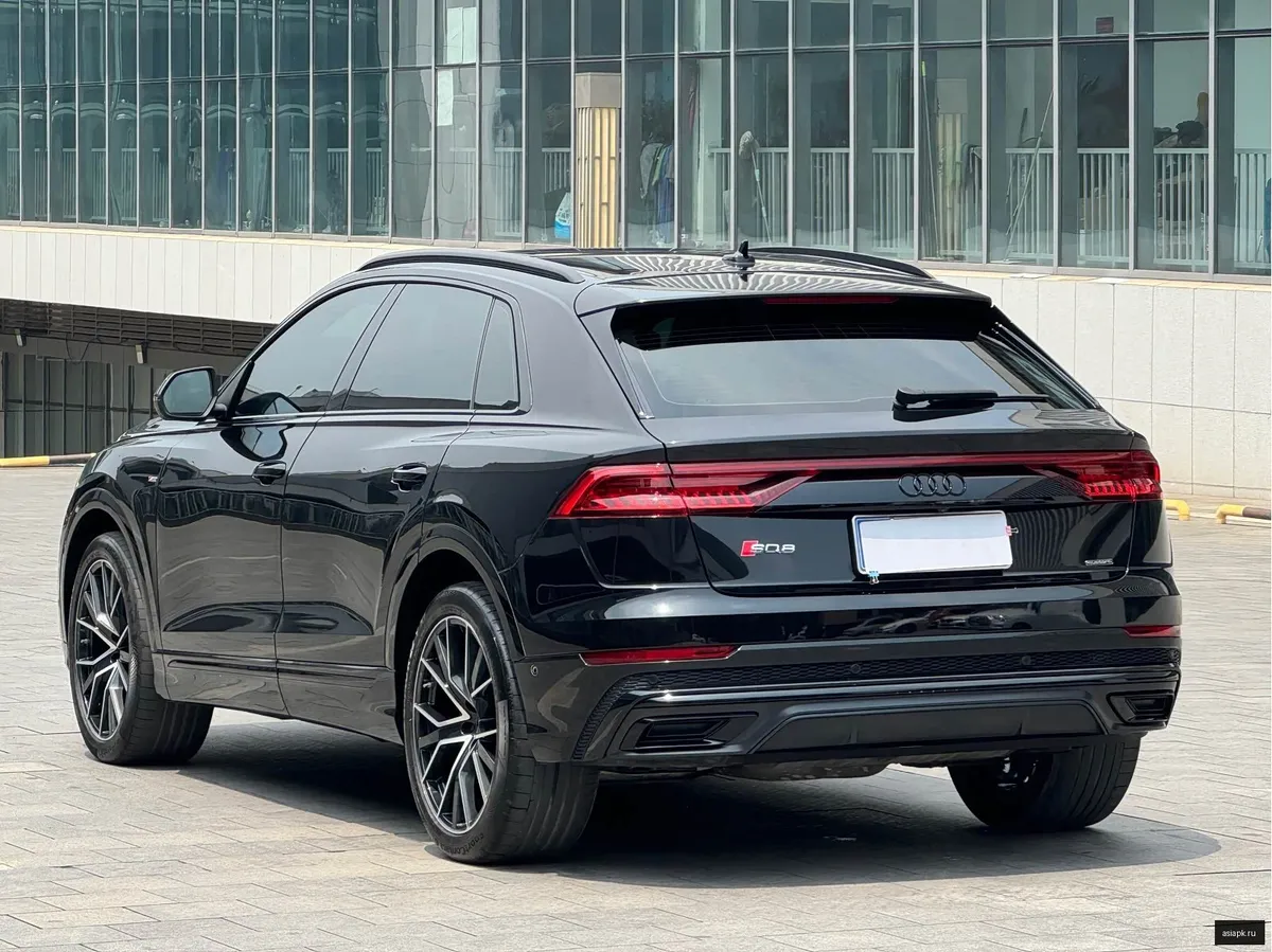 Audi Q8 5
