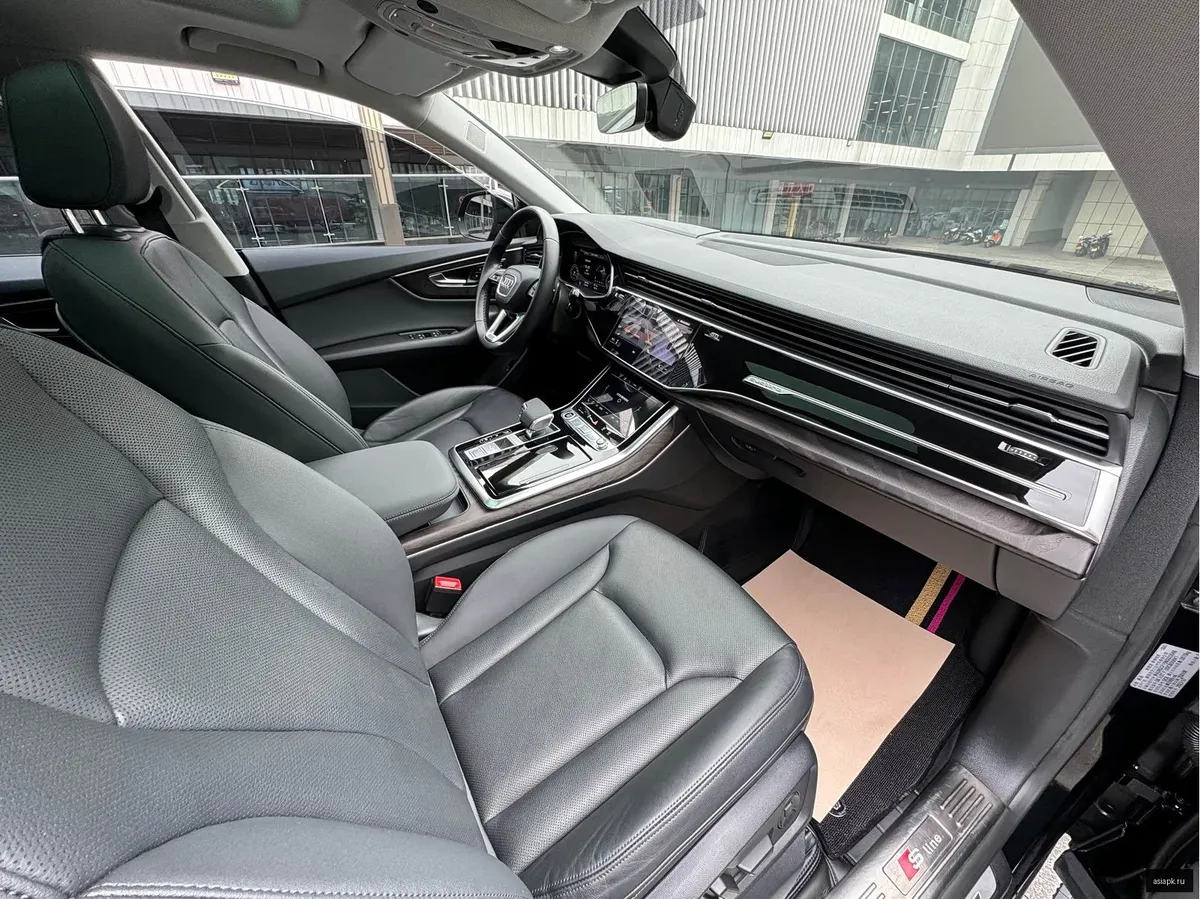 Audi Q8 4