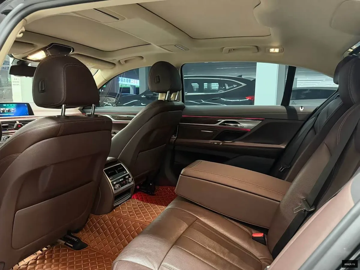 BMW 7-Series 6