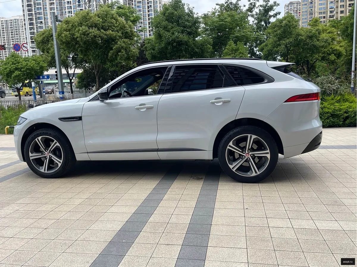 Jaguar F-Pace 5