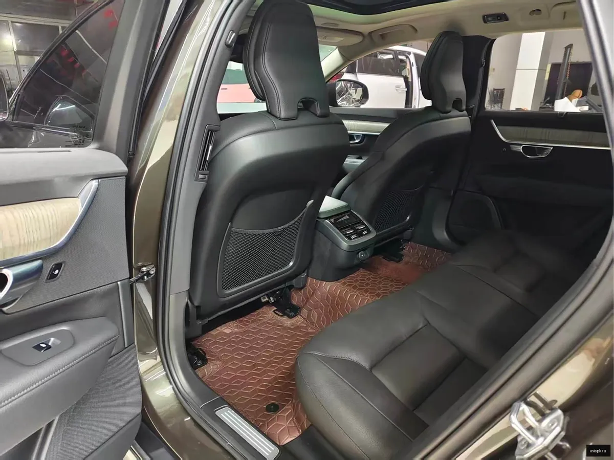 Volvo V90 4