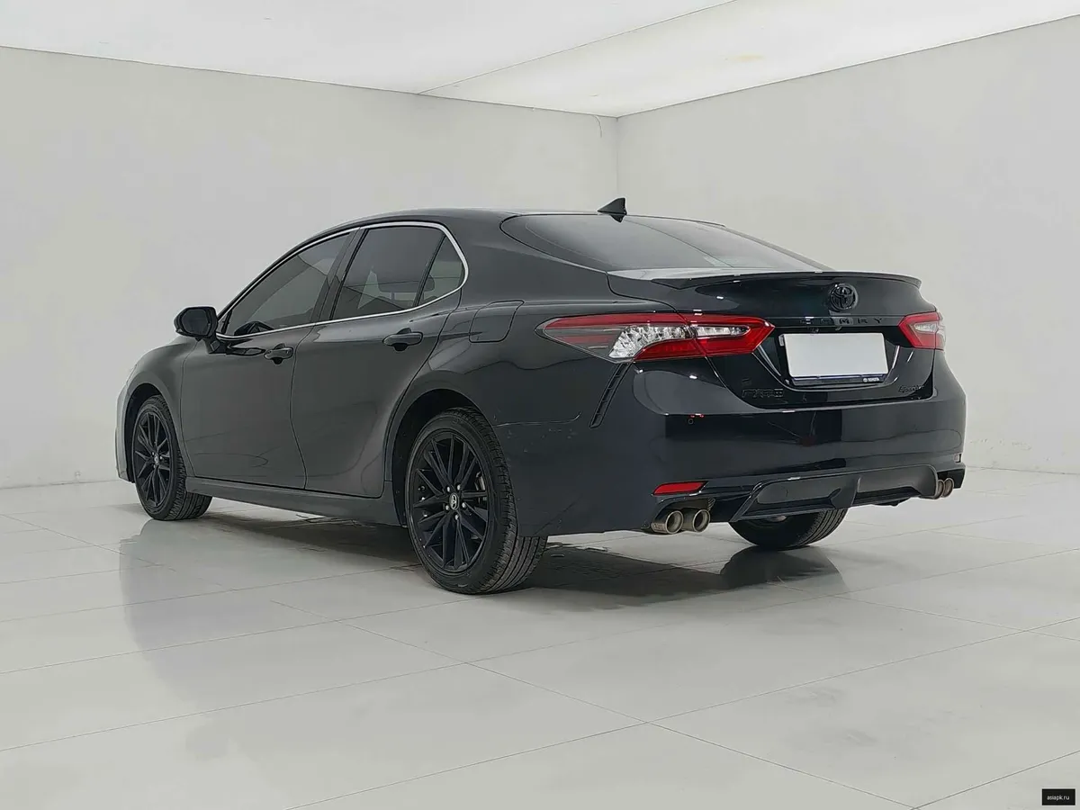 Toyota Camry 4