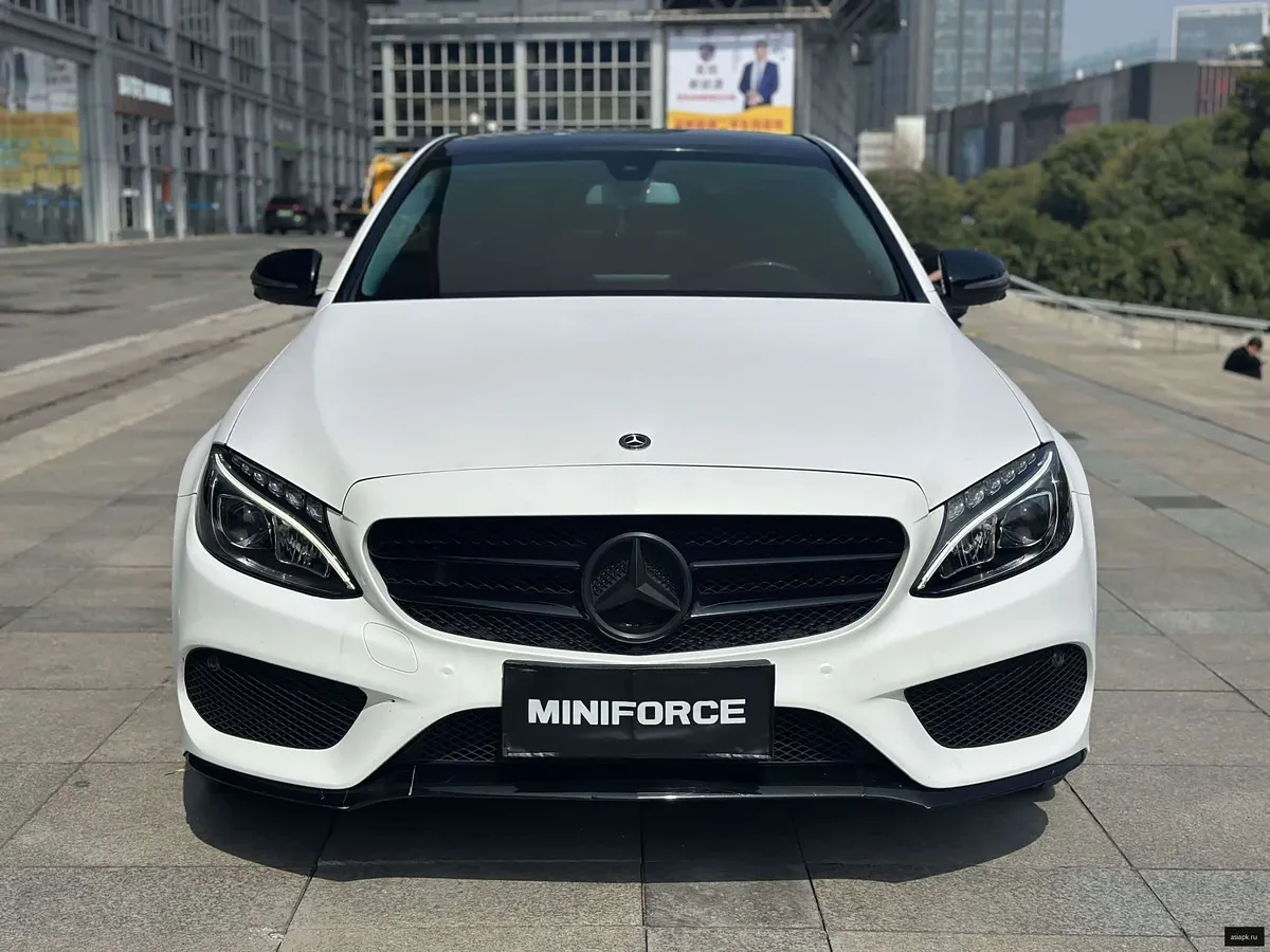 Mercedes-Benz C-Class 2