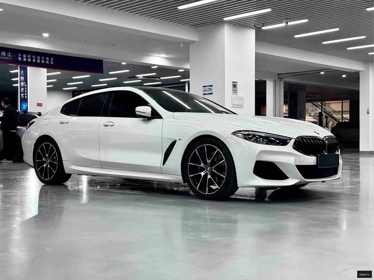 BMW 8-Series 3