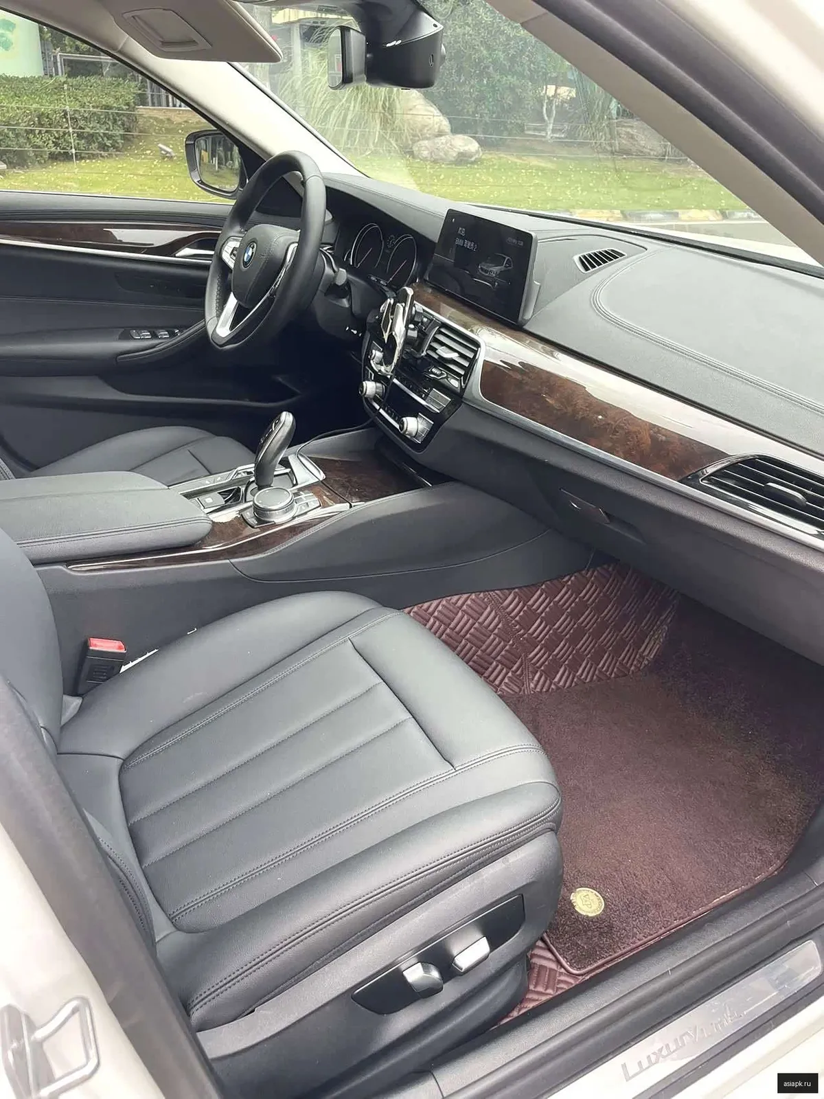 BMW 5-Series 6