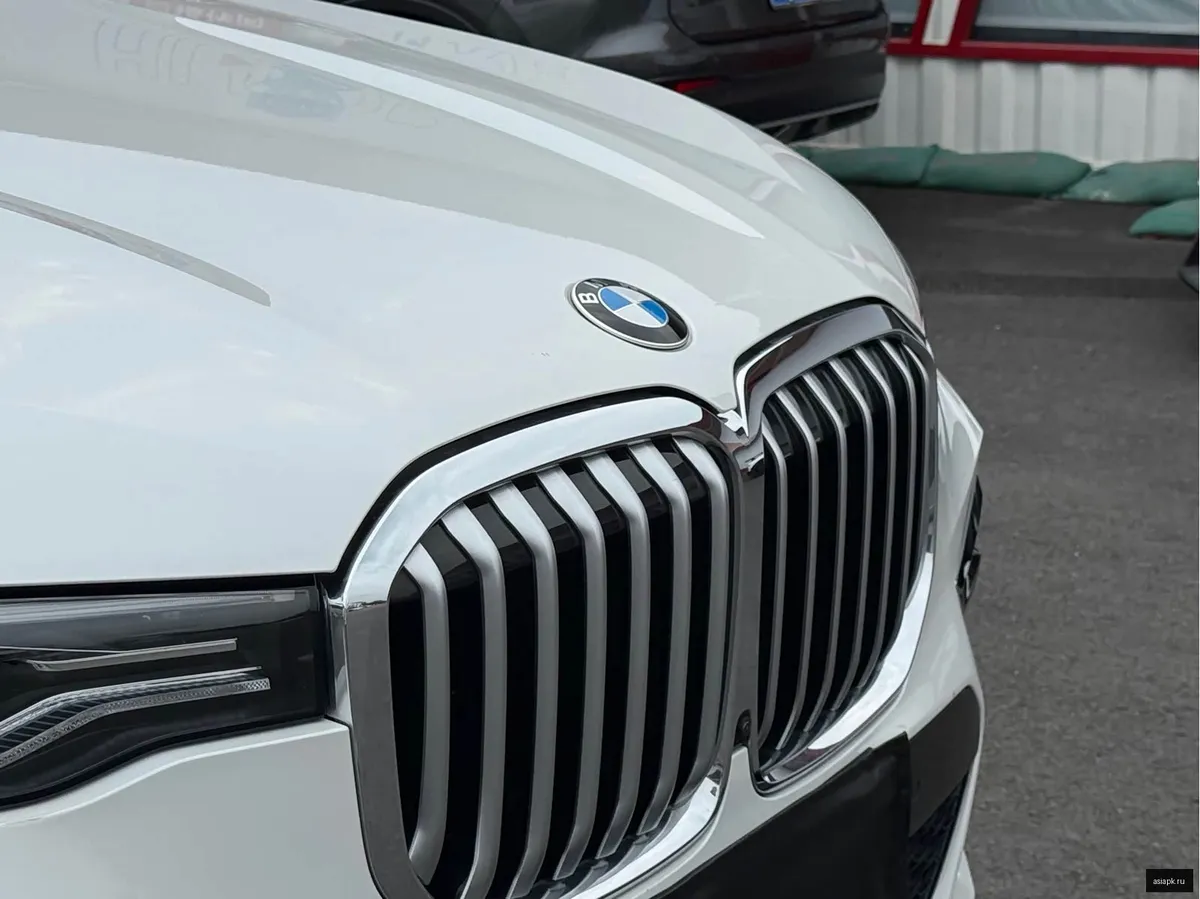 BMW X7 6