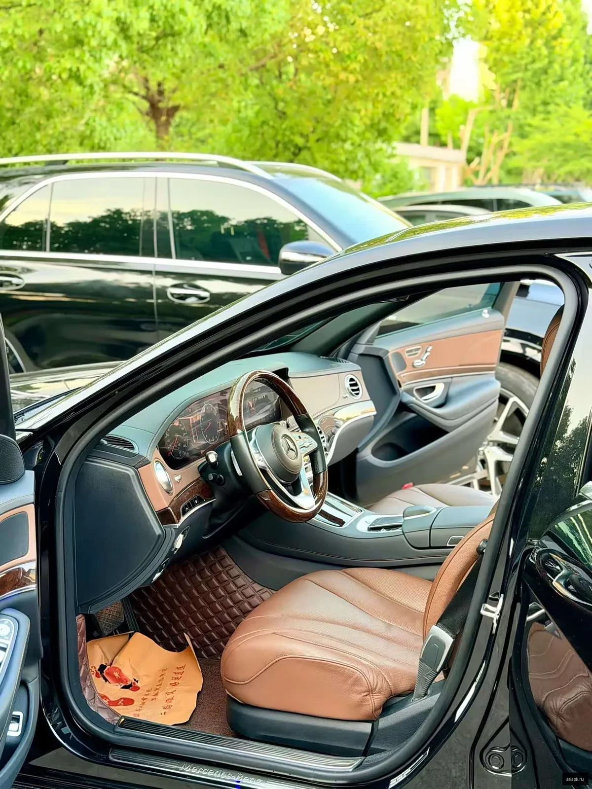 Mercedes-Benz S-Class 4