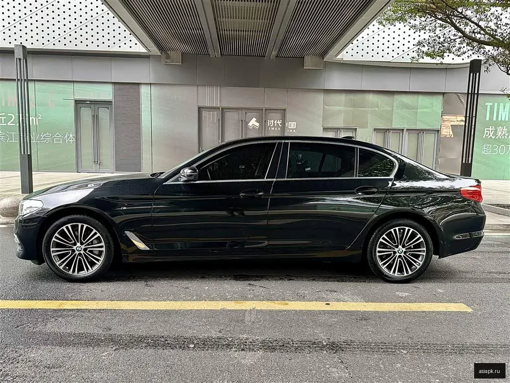BMW 5-Series 4