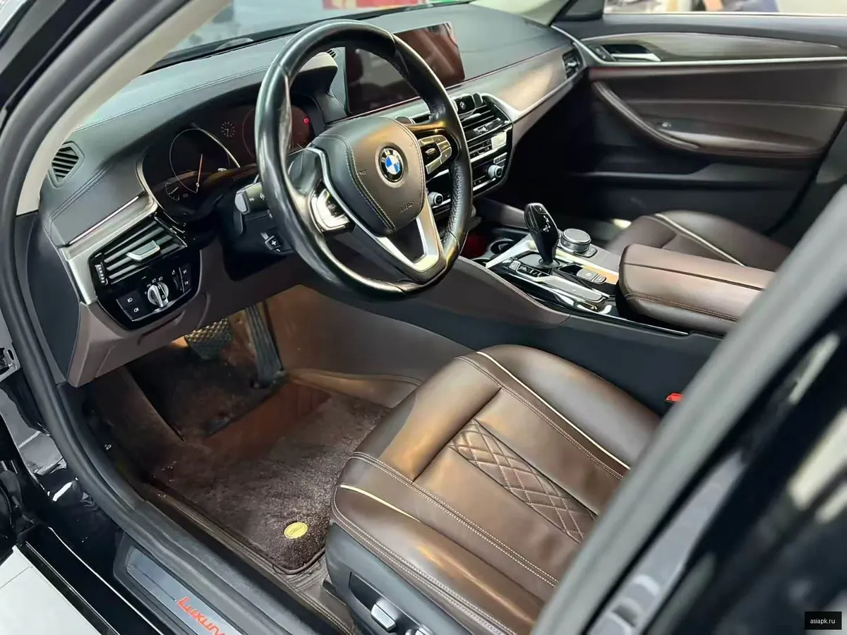 BMW 5-Series 4