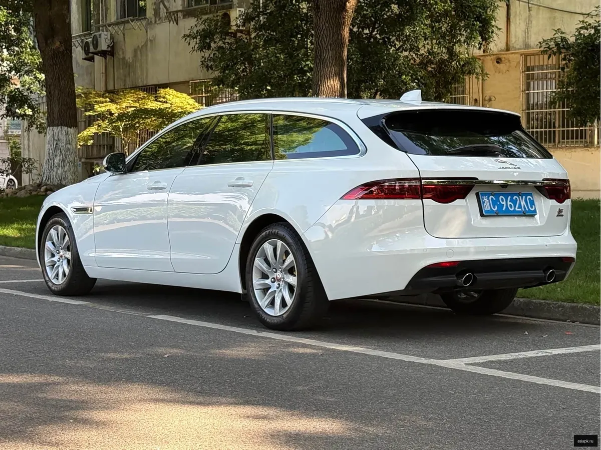Jaguar XF 4
