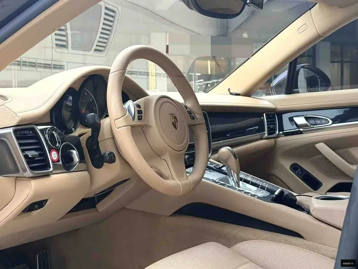 Porsche Panamera 4