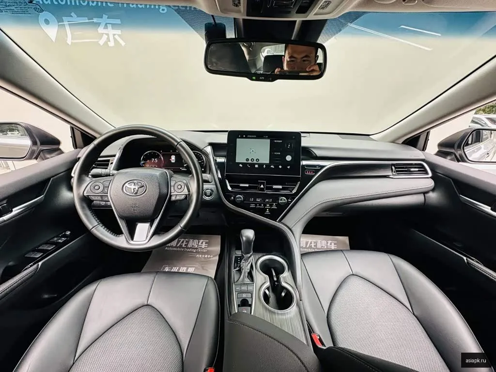Toyota Camry 6
