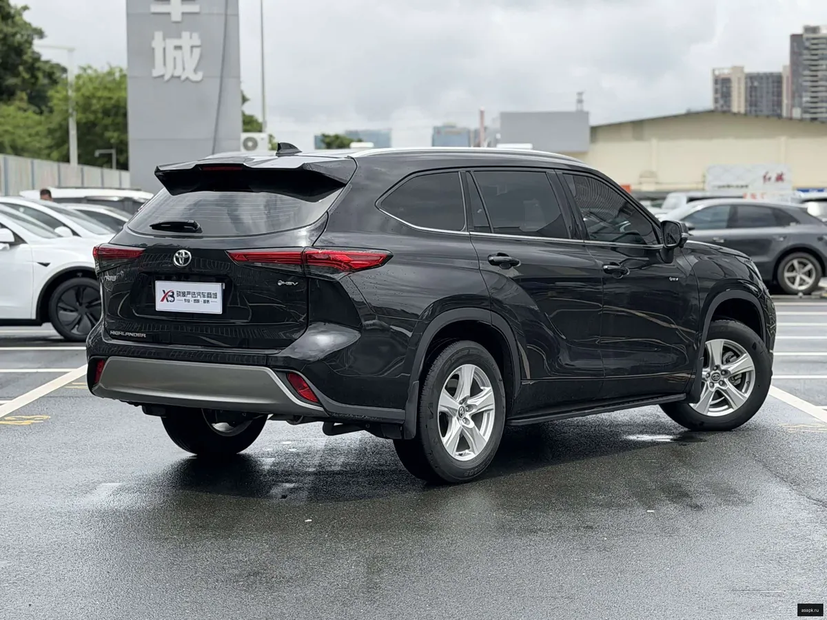 Toyota Highlander 6