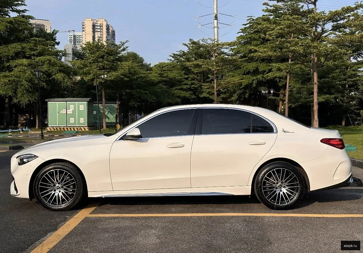 Mercedes-Benz C-Class 4