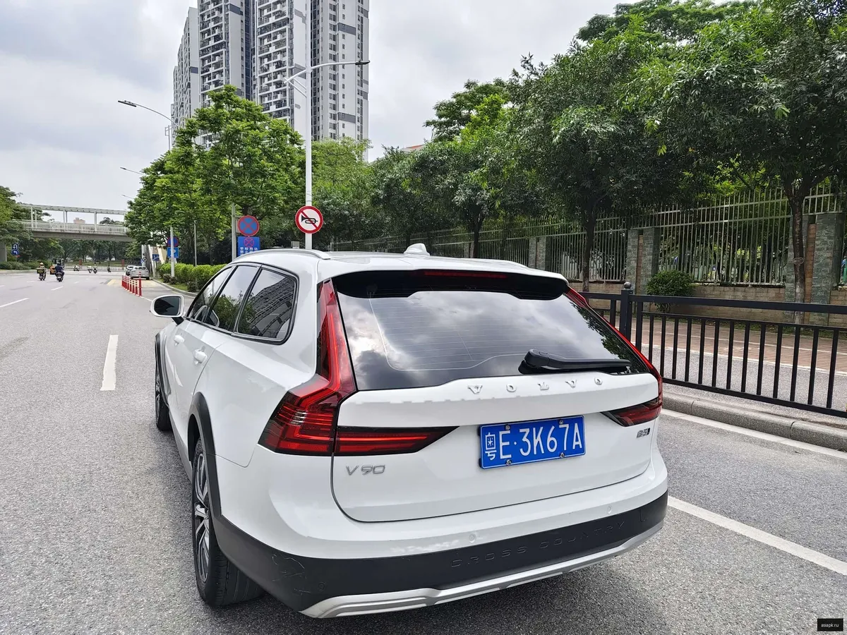 Volvo V90 2