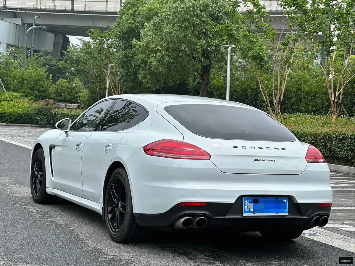 Porsche Panamera 4