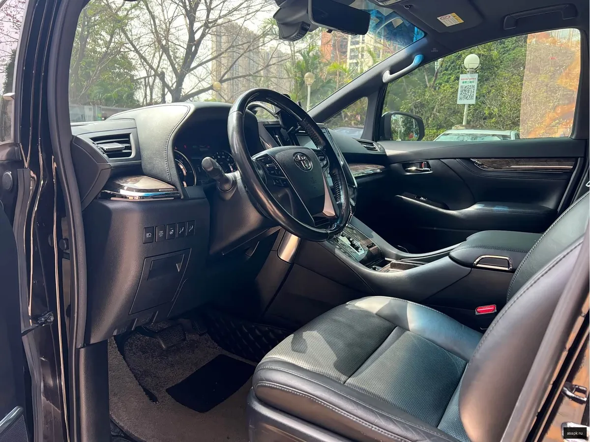 Toyota Vellfire 4