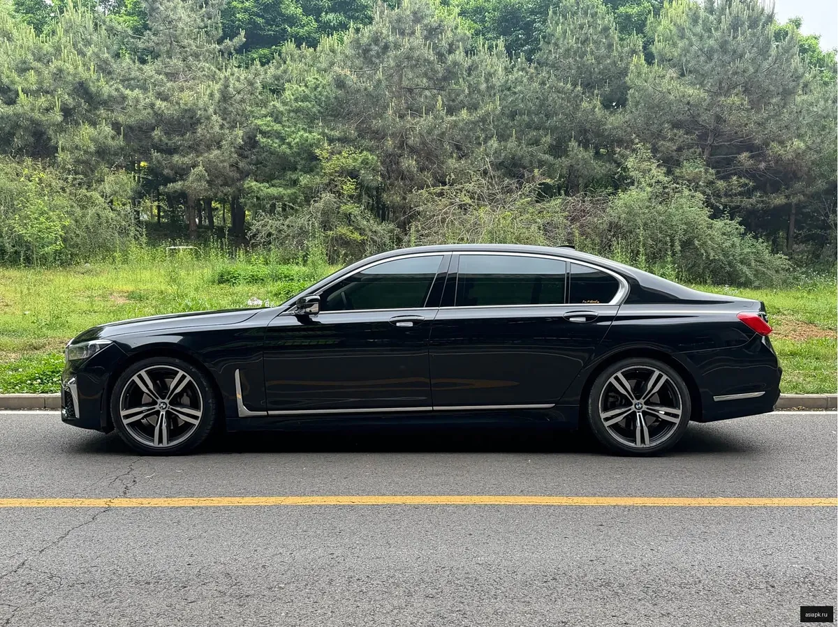 BMW 7-Series 4