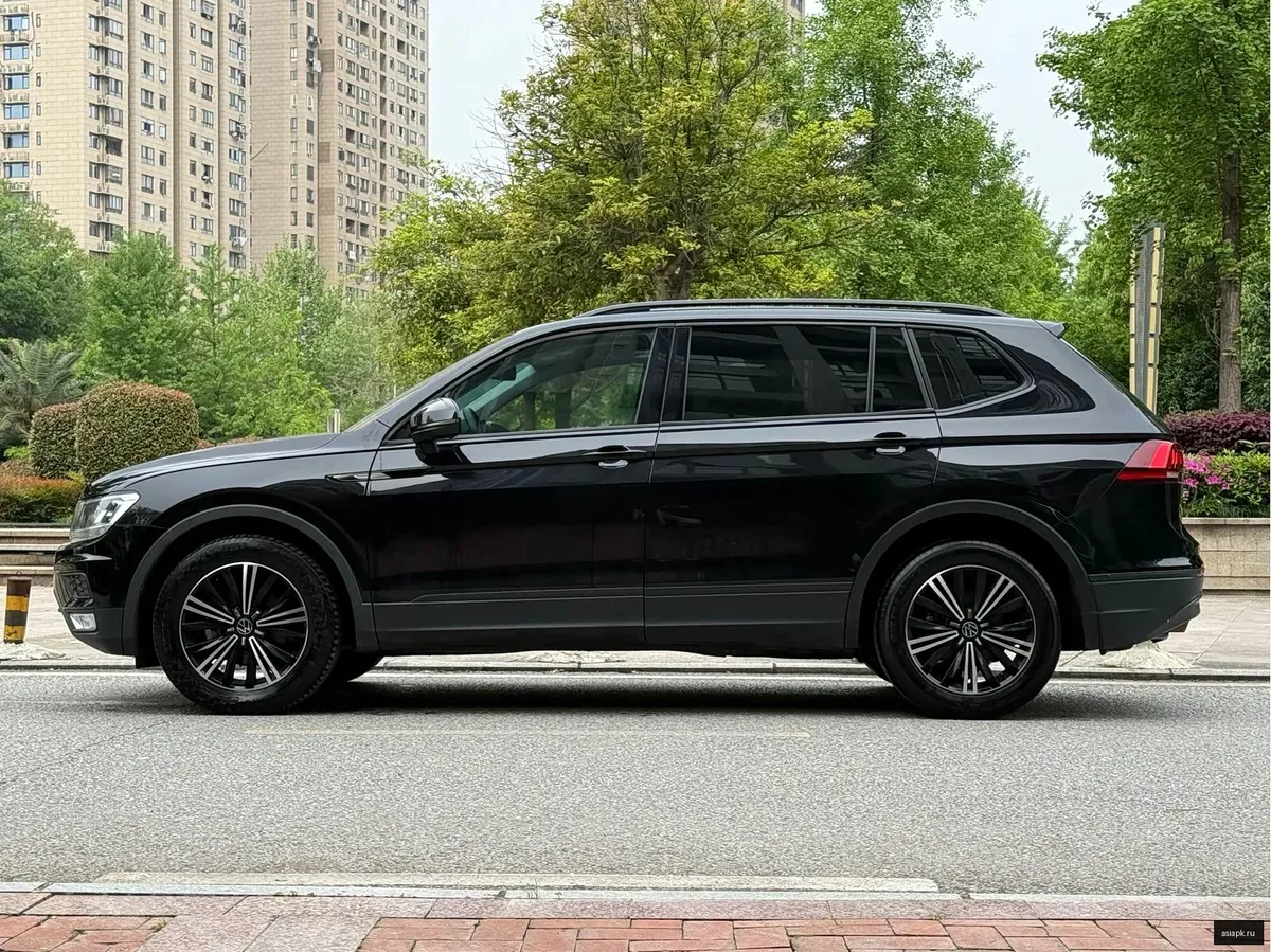 Volkswagen Tiguan L 3