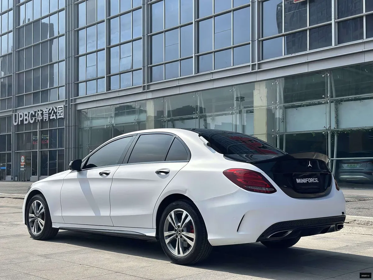 Mercedes-Benz C-Class 5