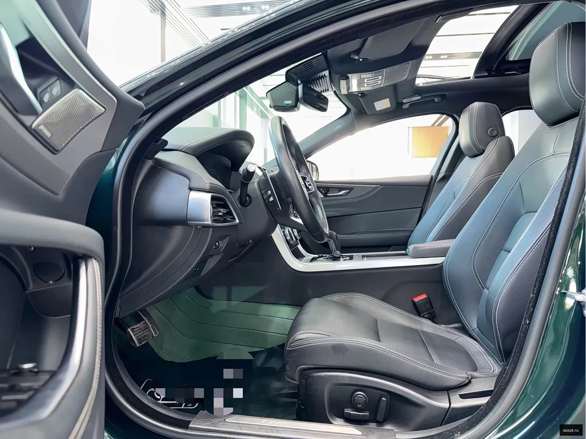 Jaguar XE 4
