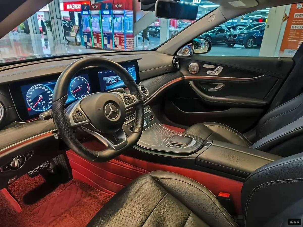 Mercedes-Benz E-Class 4