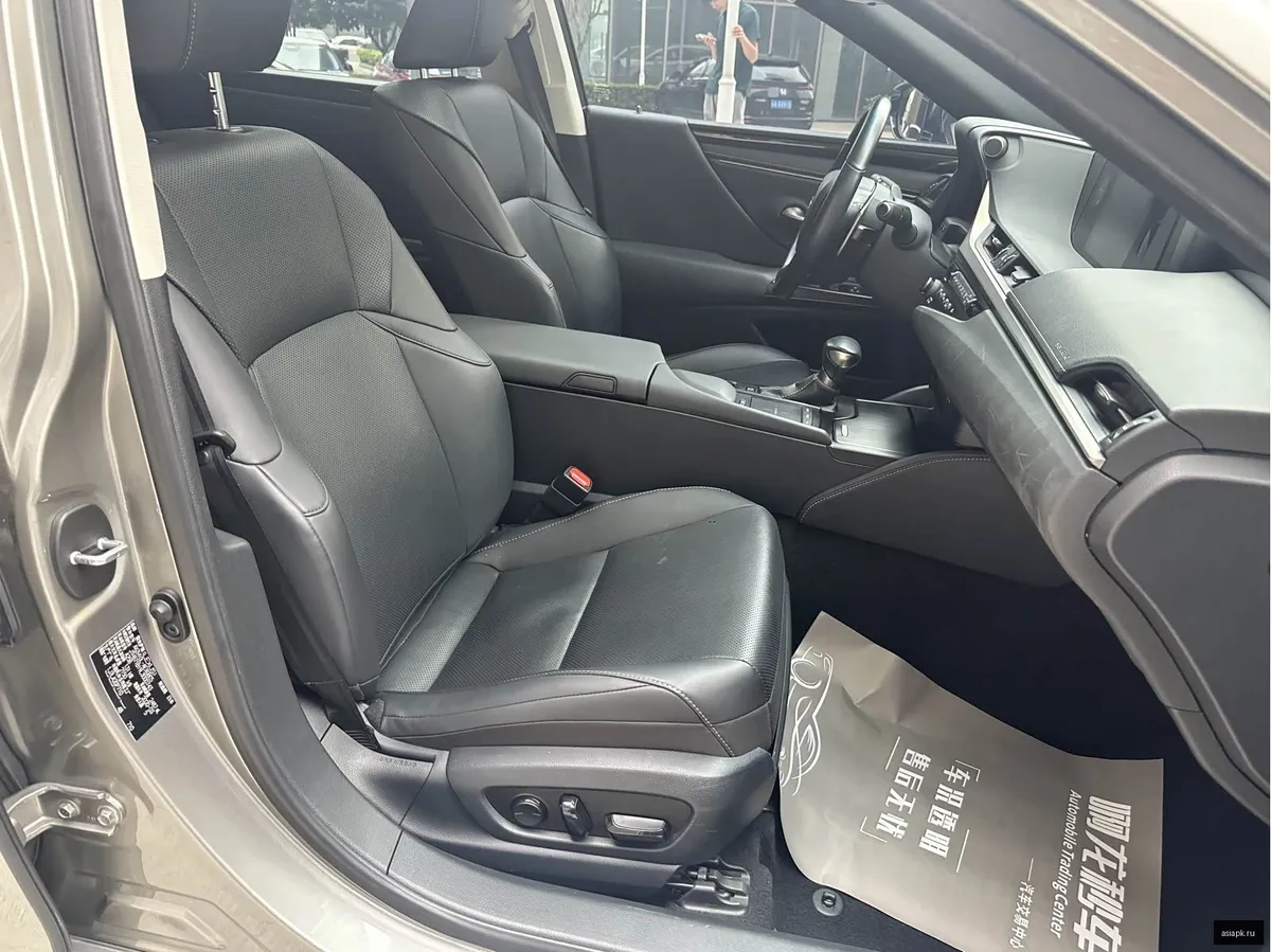 Lexus ES250 6
