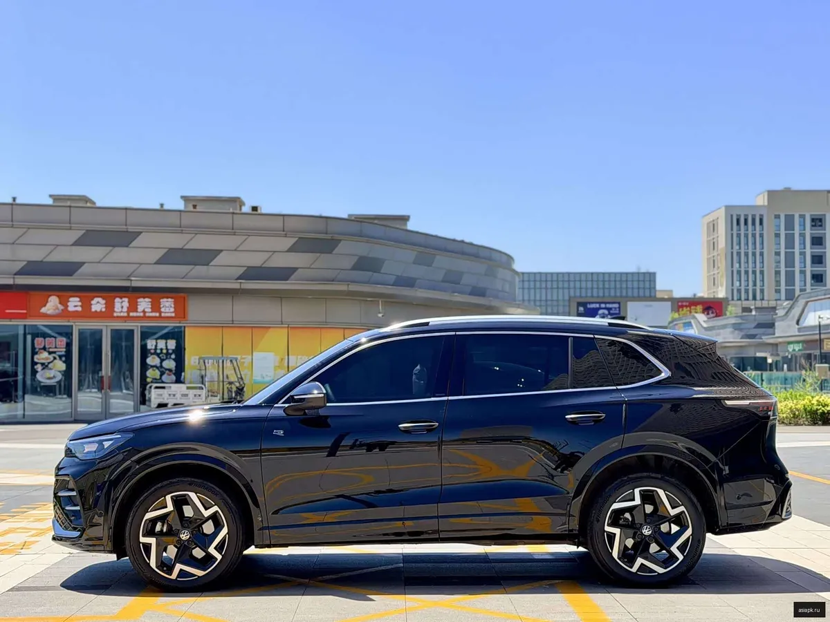 Volkswagen Tiguan L 3