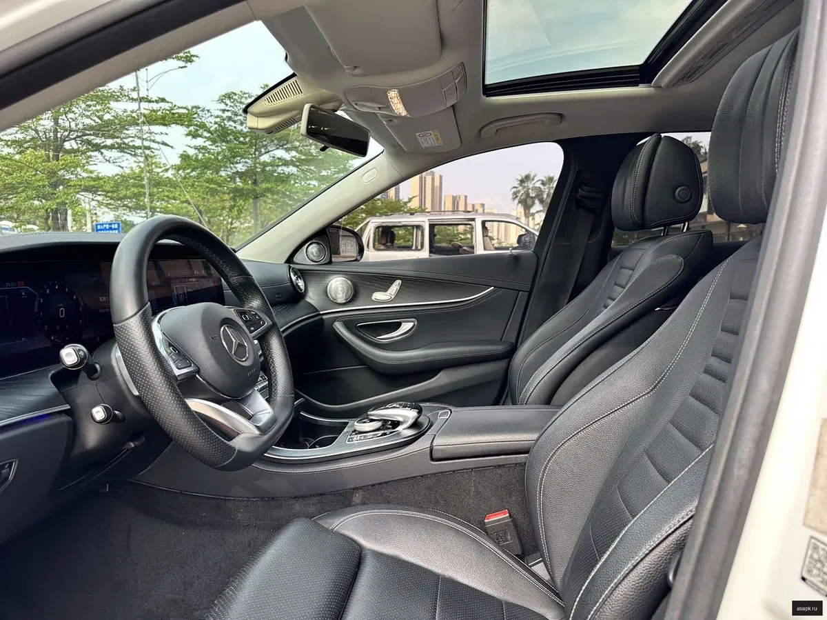 Mercedes-Benz E-Class 4