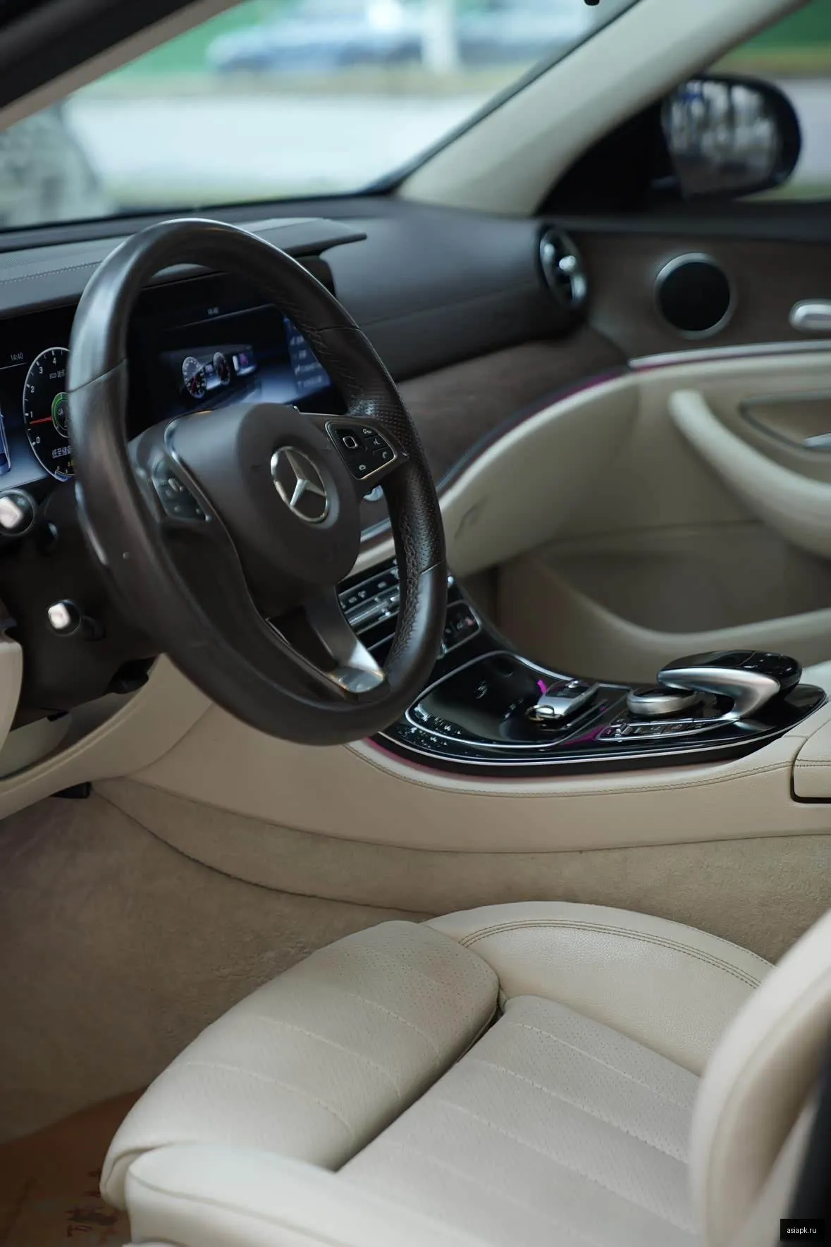 Mercedes-Benz E-Class 5