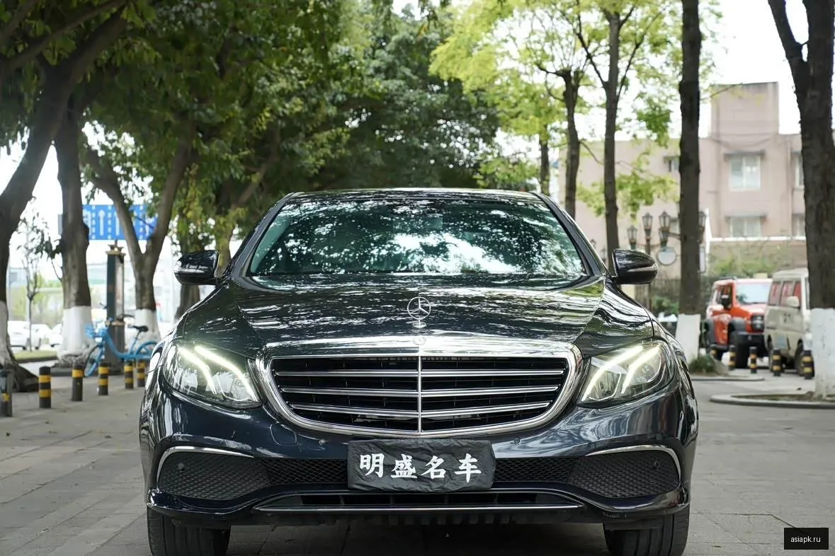 Mercedes-Benz E-Class 3