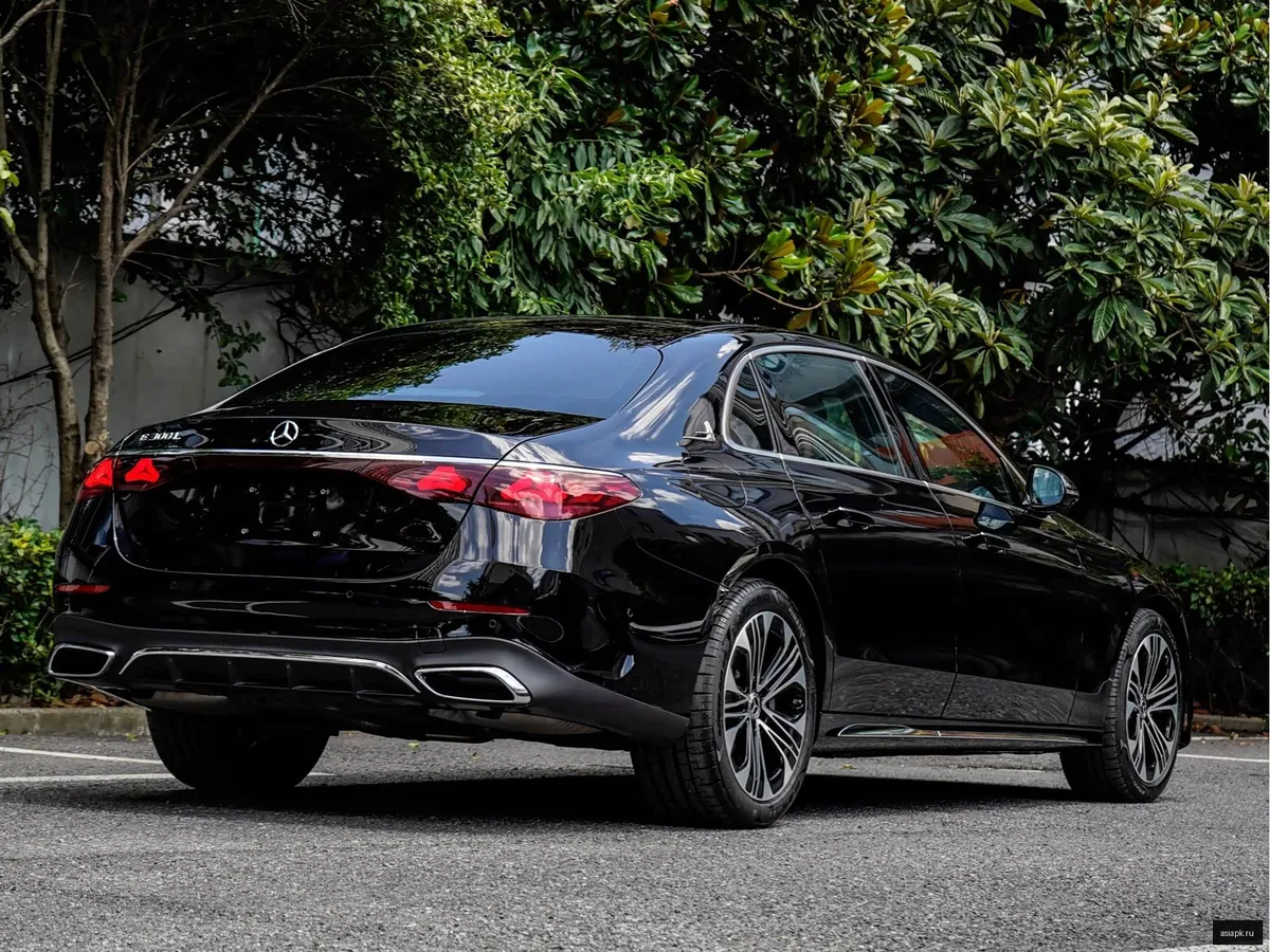 Mercedes-Benz E-Class 5