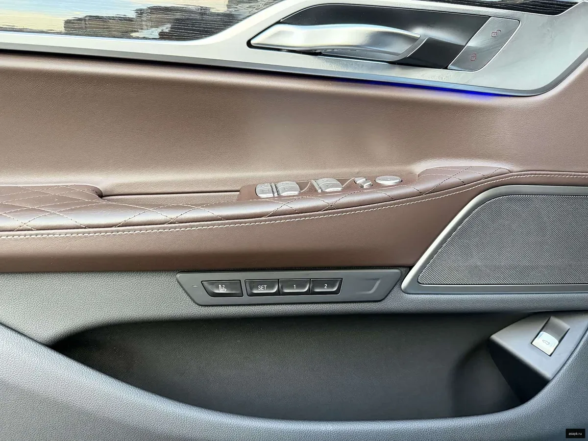 BMW 7-Series 5