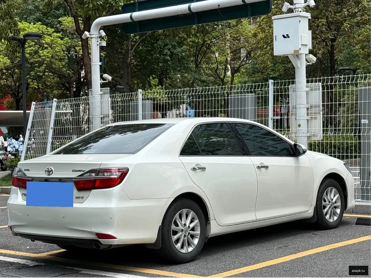 Toyota Camry 5