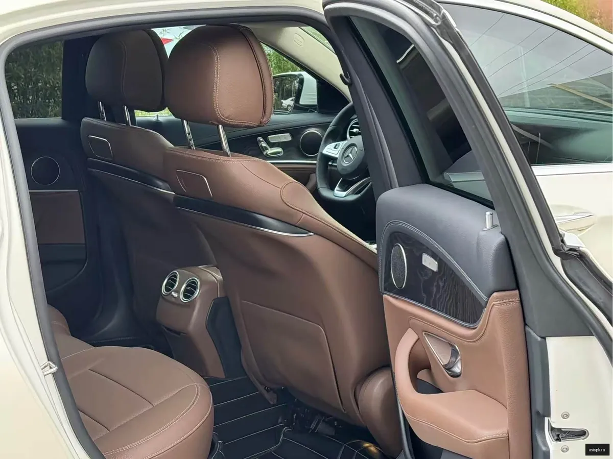 Mercedes-Benz E-Class 6