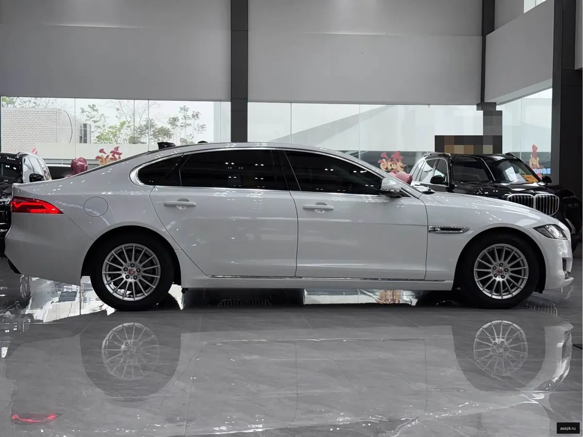 Jaguar XF 2