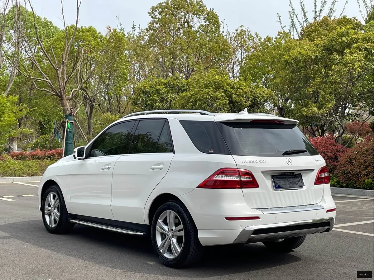 Mercedes-Benz M-Class 4