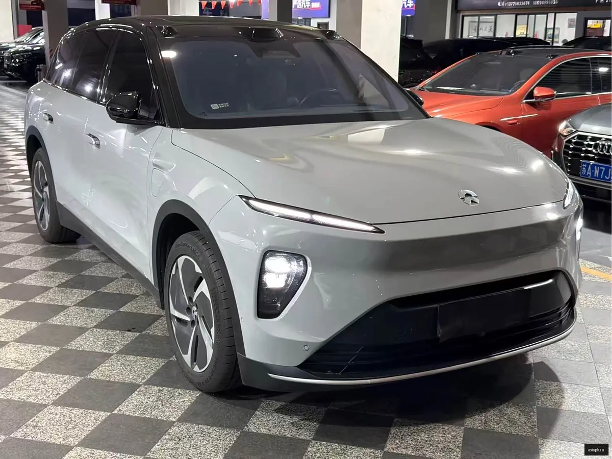 Nio ES8 6