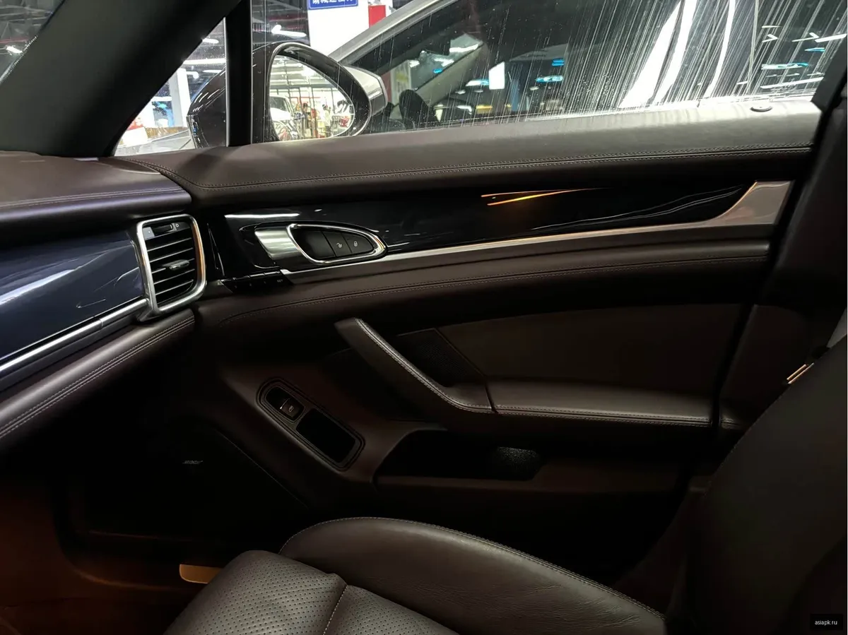 Porsche Panamera 5