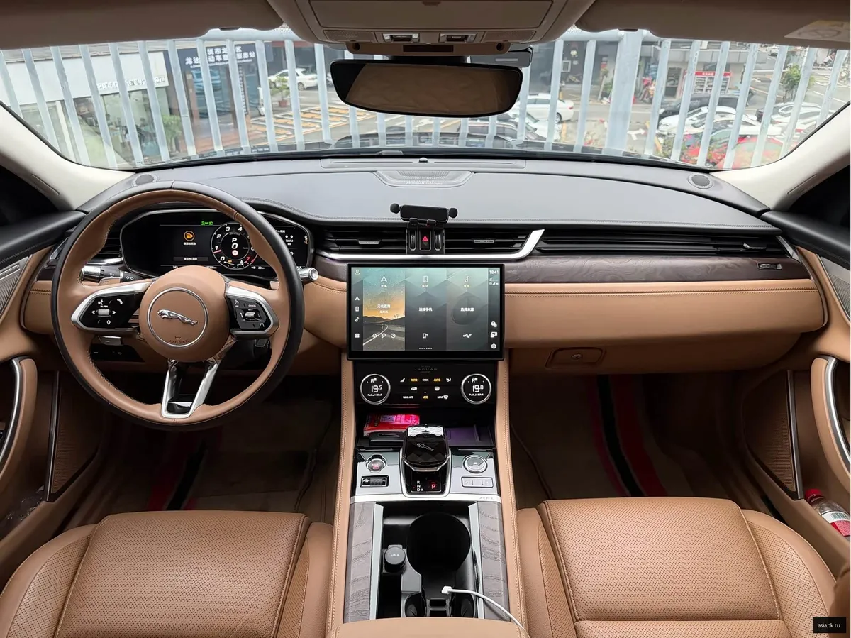 Jaguar XF 4
