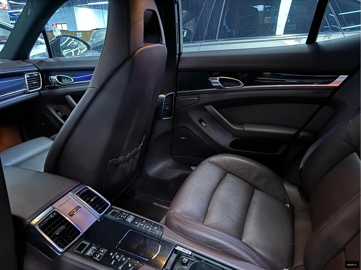 Porsche Panamera 6