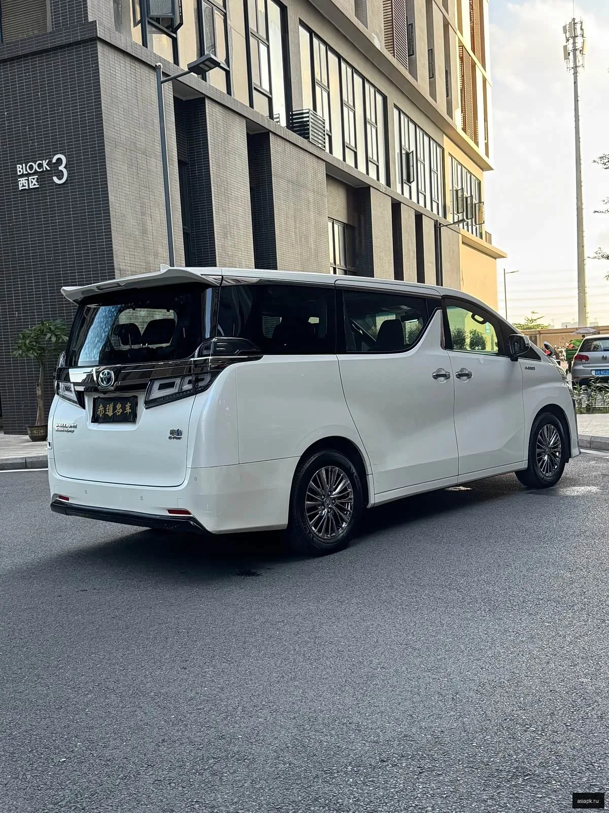 Toyota Vellfire 4