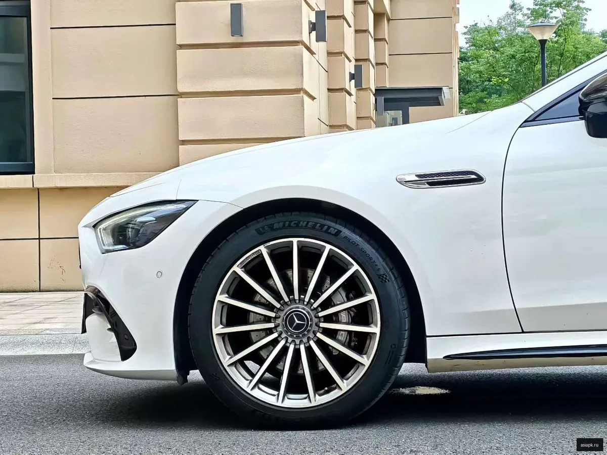 Mercedes-Benz AMG GT 4