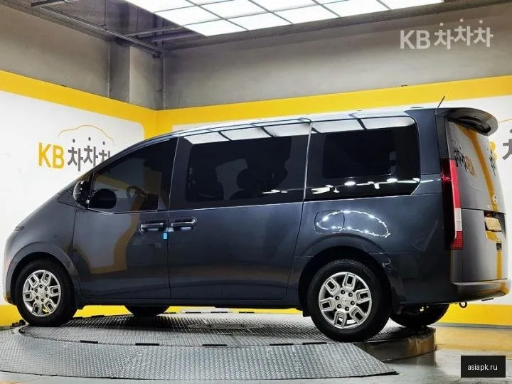 Hyundai Staria 4