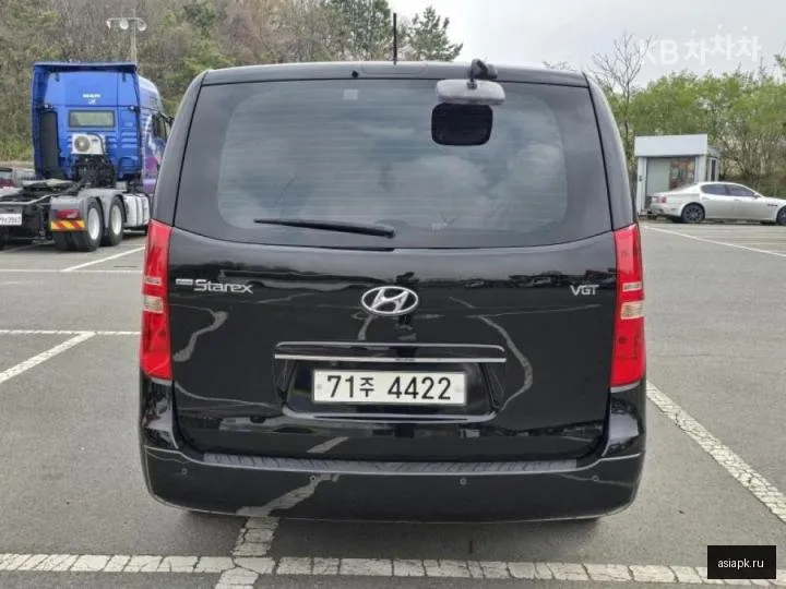 Hyundai Starex 4