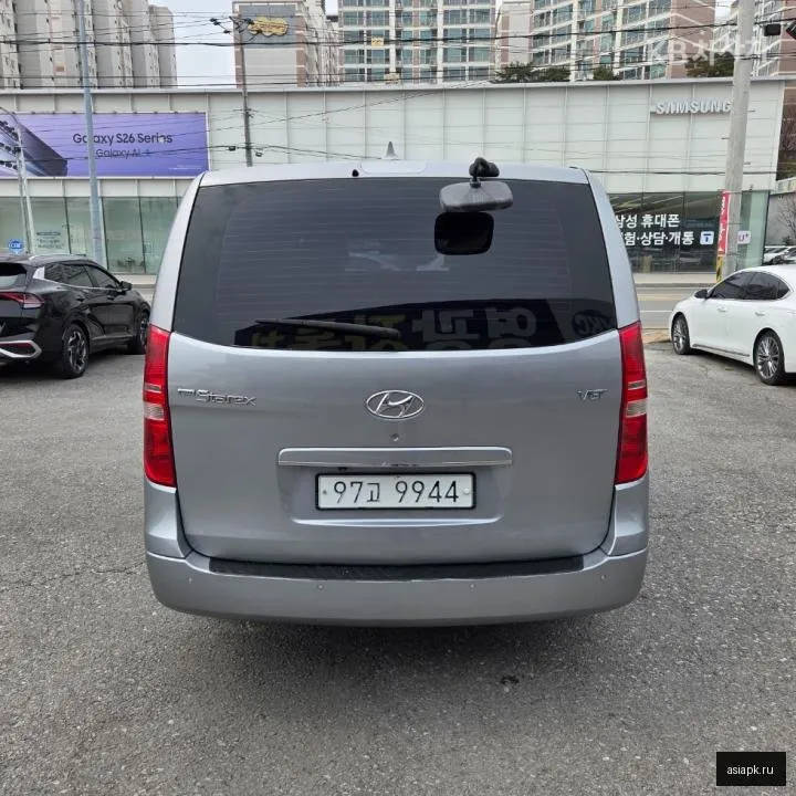Hyundai Starex 3