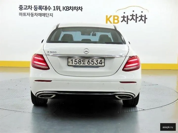 Mercedes-Benz E-Class 3