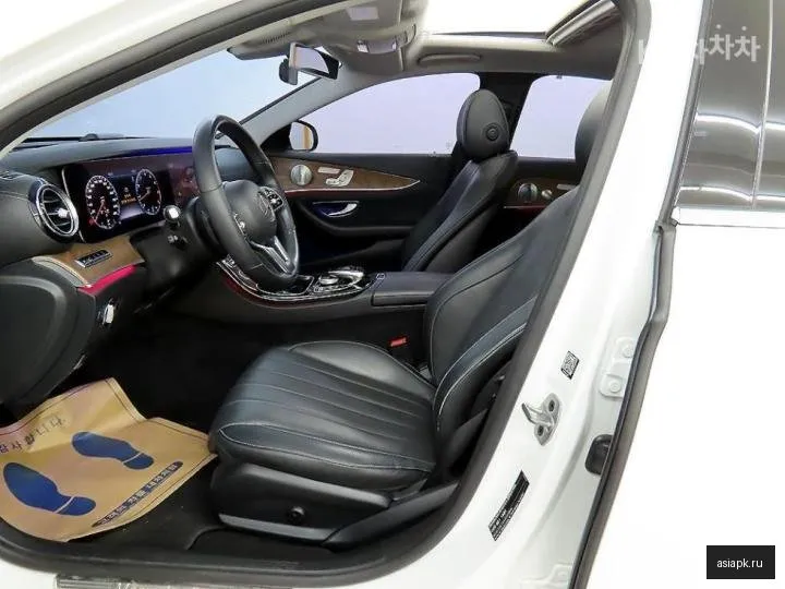 Mercedes-Benz E-Class 5
