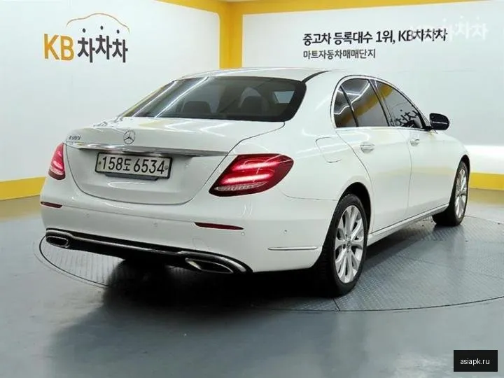 Mercedes-Benz E-Class 4